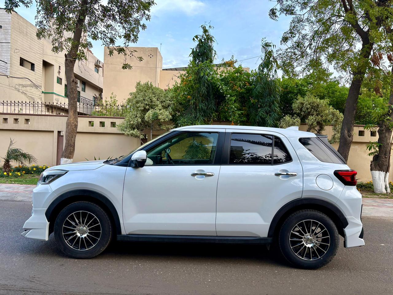 
								Toyota Raize Z Package 2021 full									