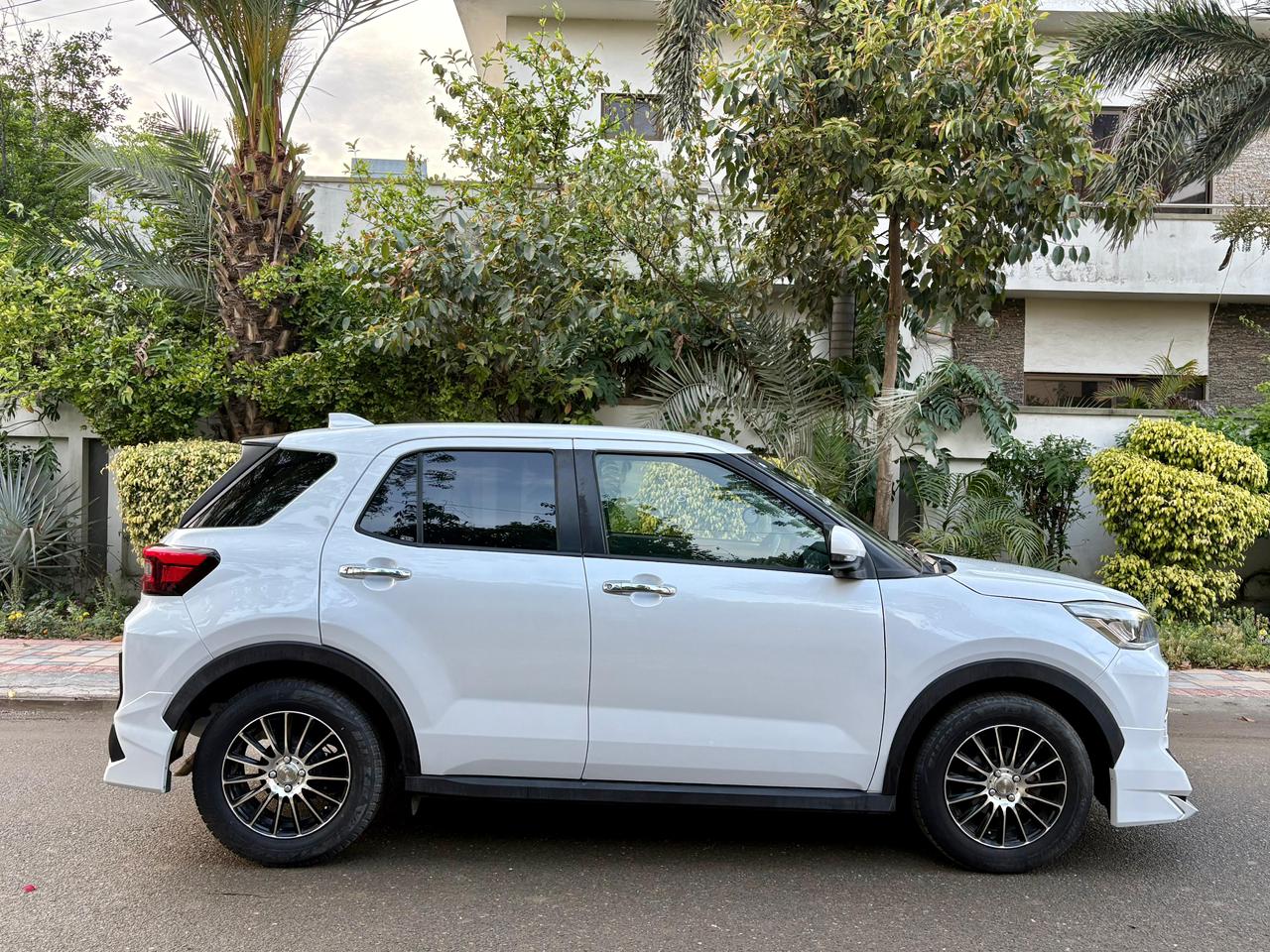 
								Toyota Raize Z Package 2021 full									