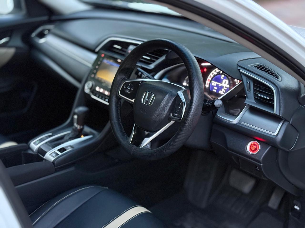 
								Honda Civic i-VTEC Oriel Prosmatec 2017 full									