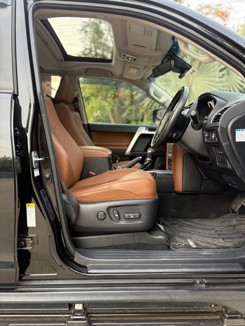 
								Toyota Land Cruiser Prado Black Edition TXL 2022 full									