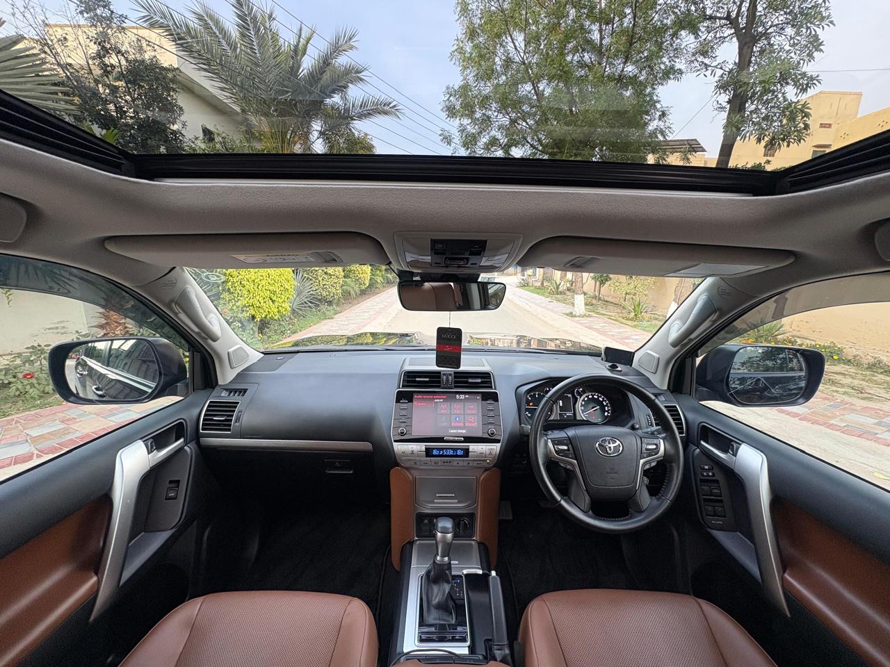 
								Toyota Land Cruiser Prado Black Edition TXL 2022 full									