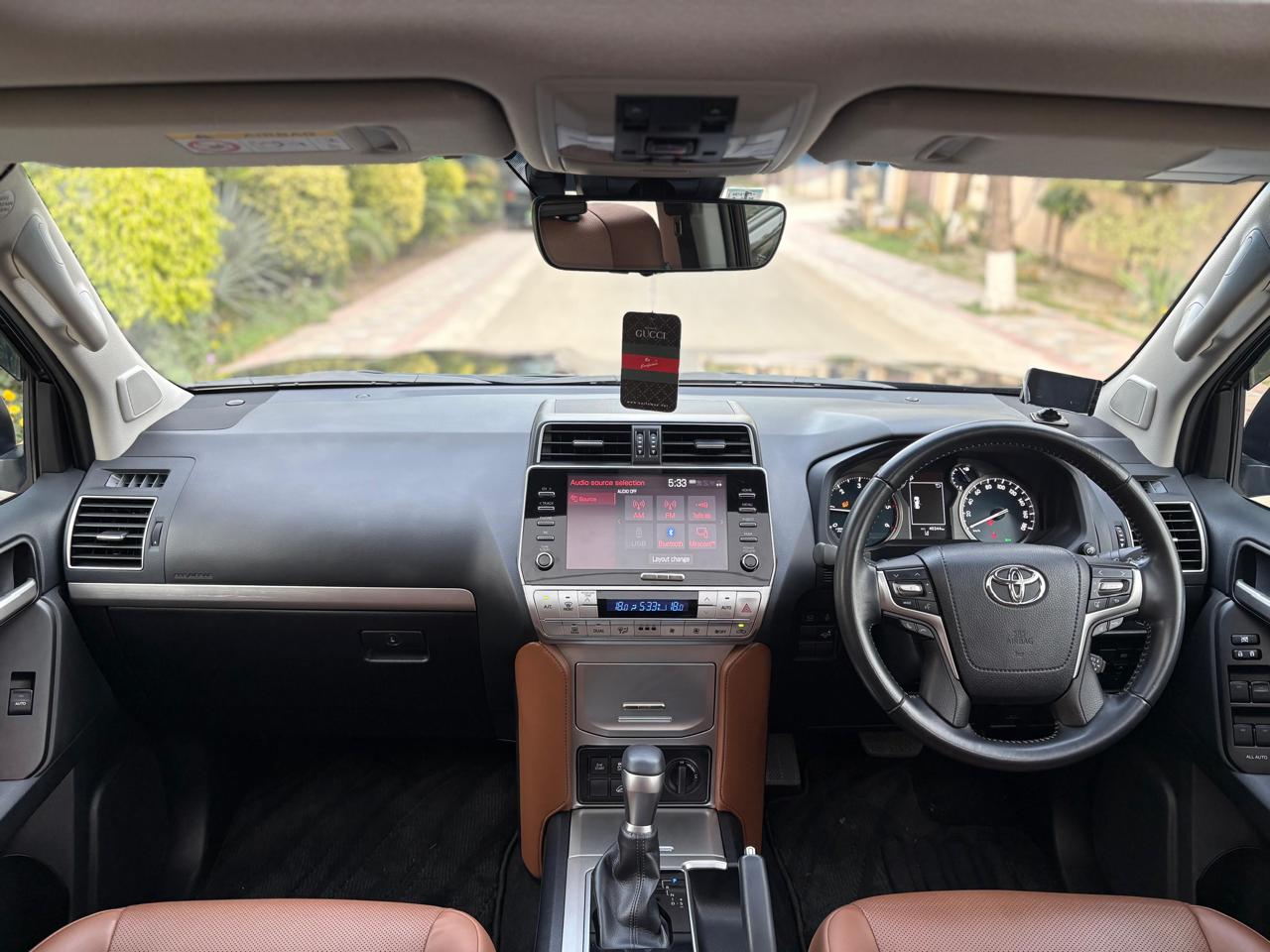 
								Toyota Land Cruiser Prado Black Edition TXL 2022 full									