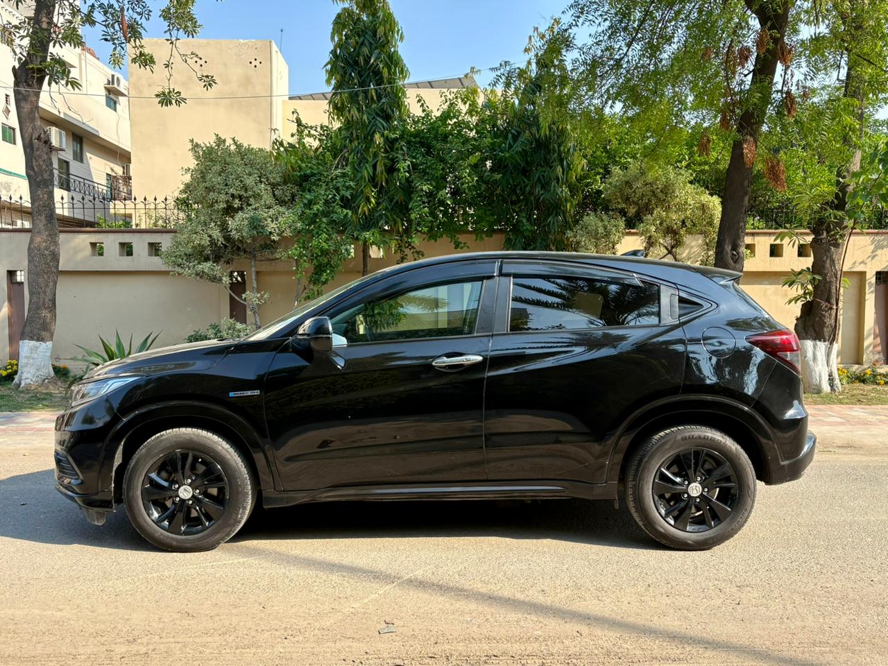 
								Honda Vezel X Package 2018 full									