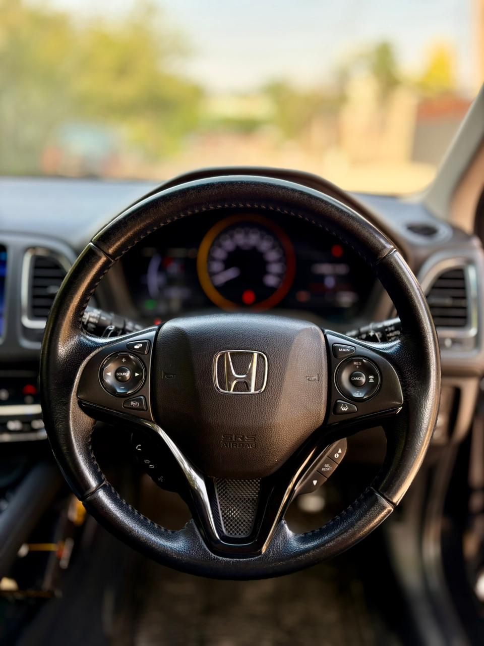 
								Honda Vezel X Package 2018 full									