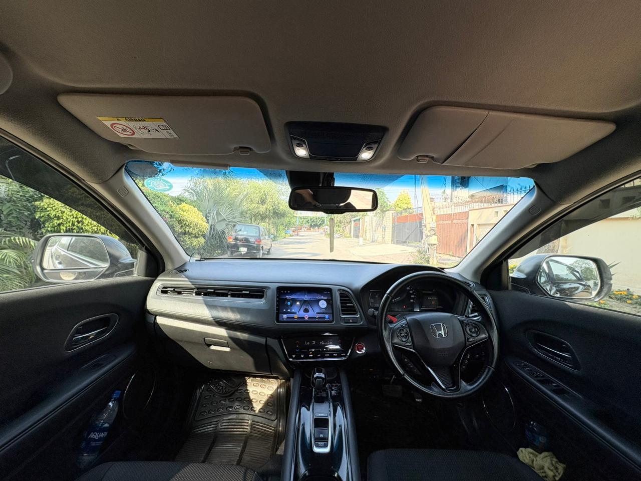 
								Honda Vezel X Package 2018 full									