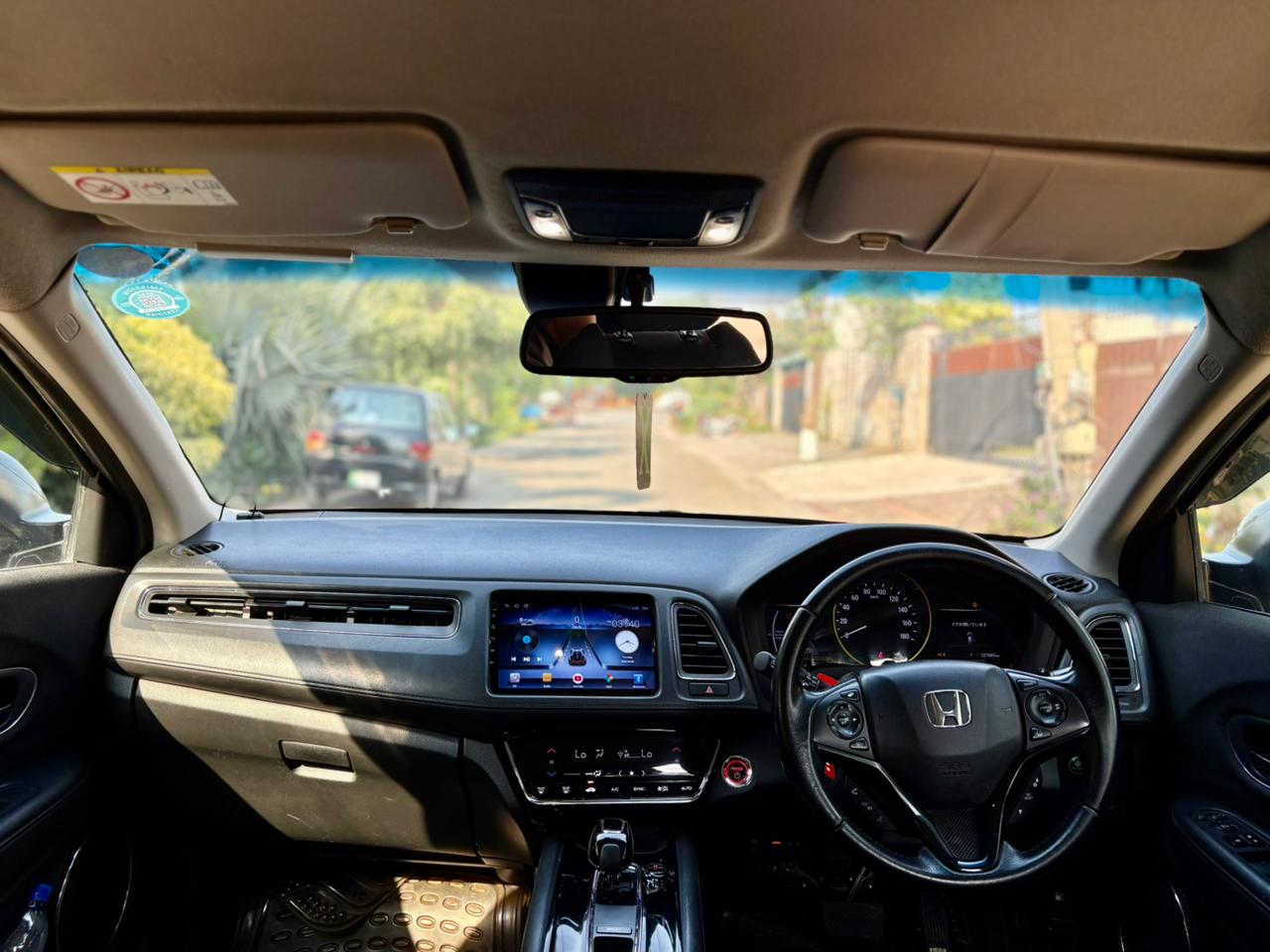 
								Honda Vezel X Package 2018 full									