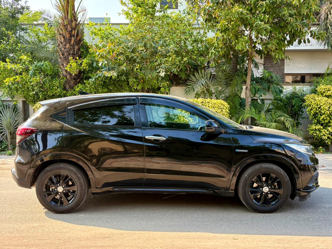 
								Honda Vezel X Package 2018 full									