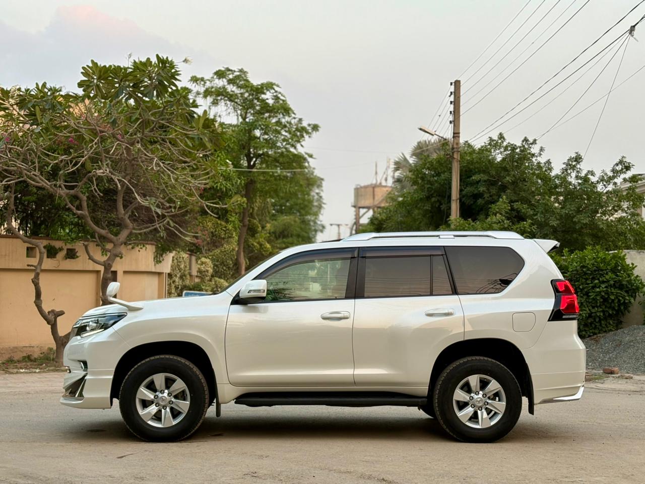 
								Toyota Land Cruiser Prado 2.7 TX 2021 full									