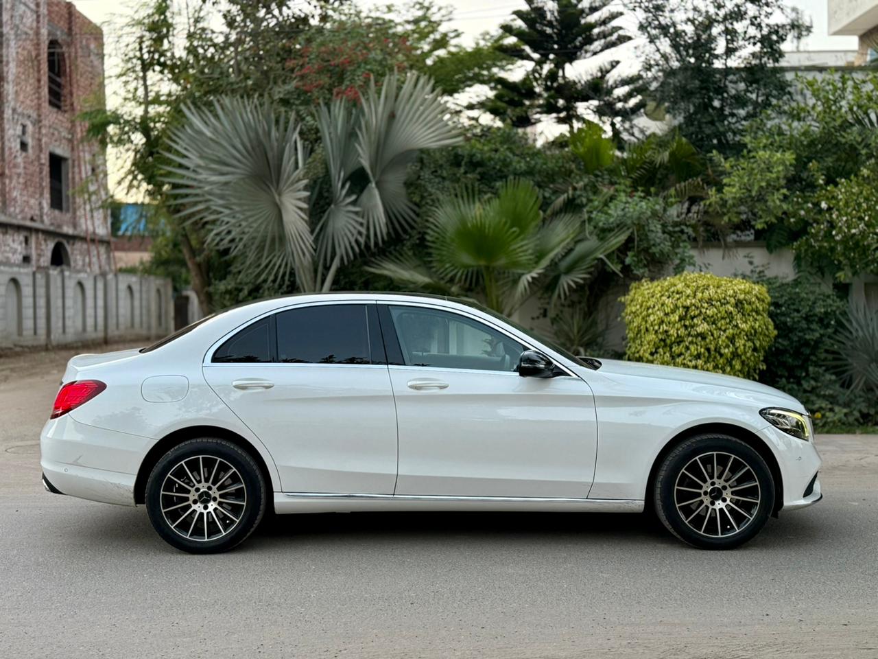
								Mercedes Benz C180 Exclusive Package 2019 full									