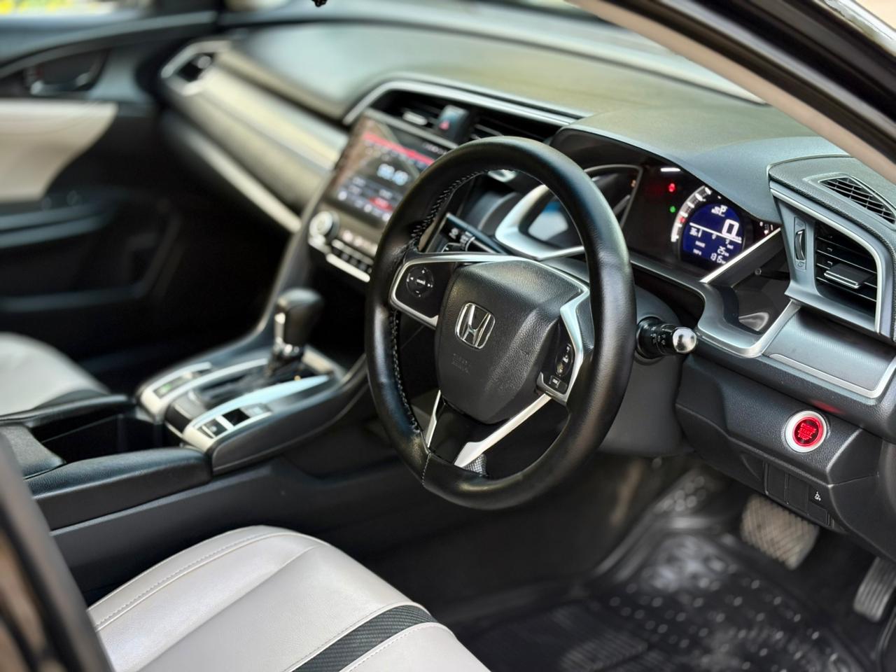 
								Honda Civic Oriel Turbo 2016 full									