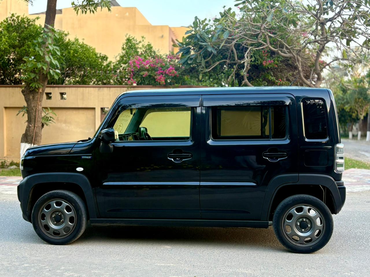 
								Suzuki Hustler Hybrid 2023 full									