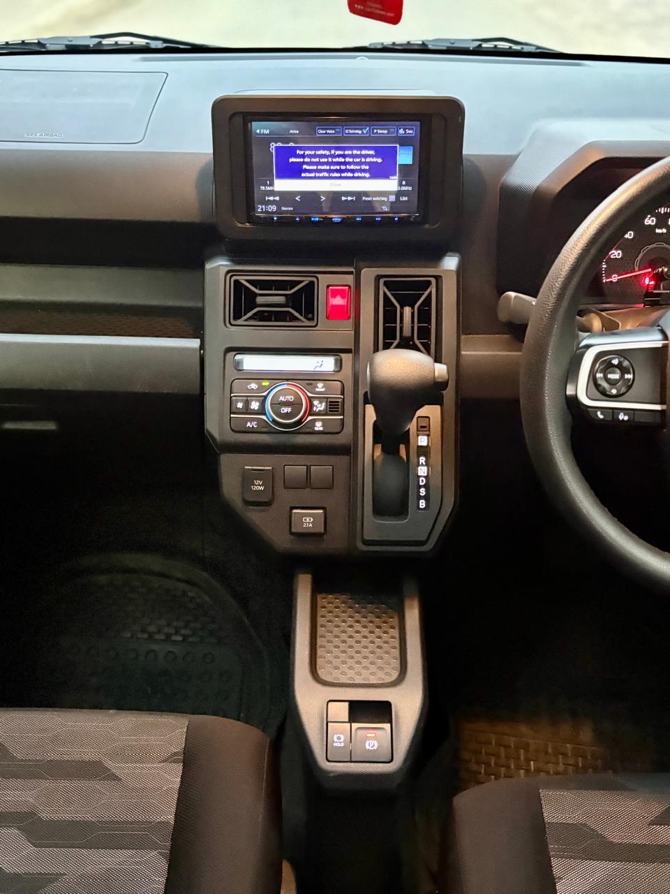 
								Daihatsu Taft Panoramic Roof 2023 full									