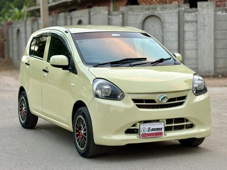 Daihatsu Mira 2012