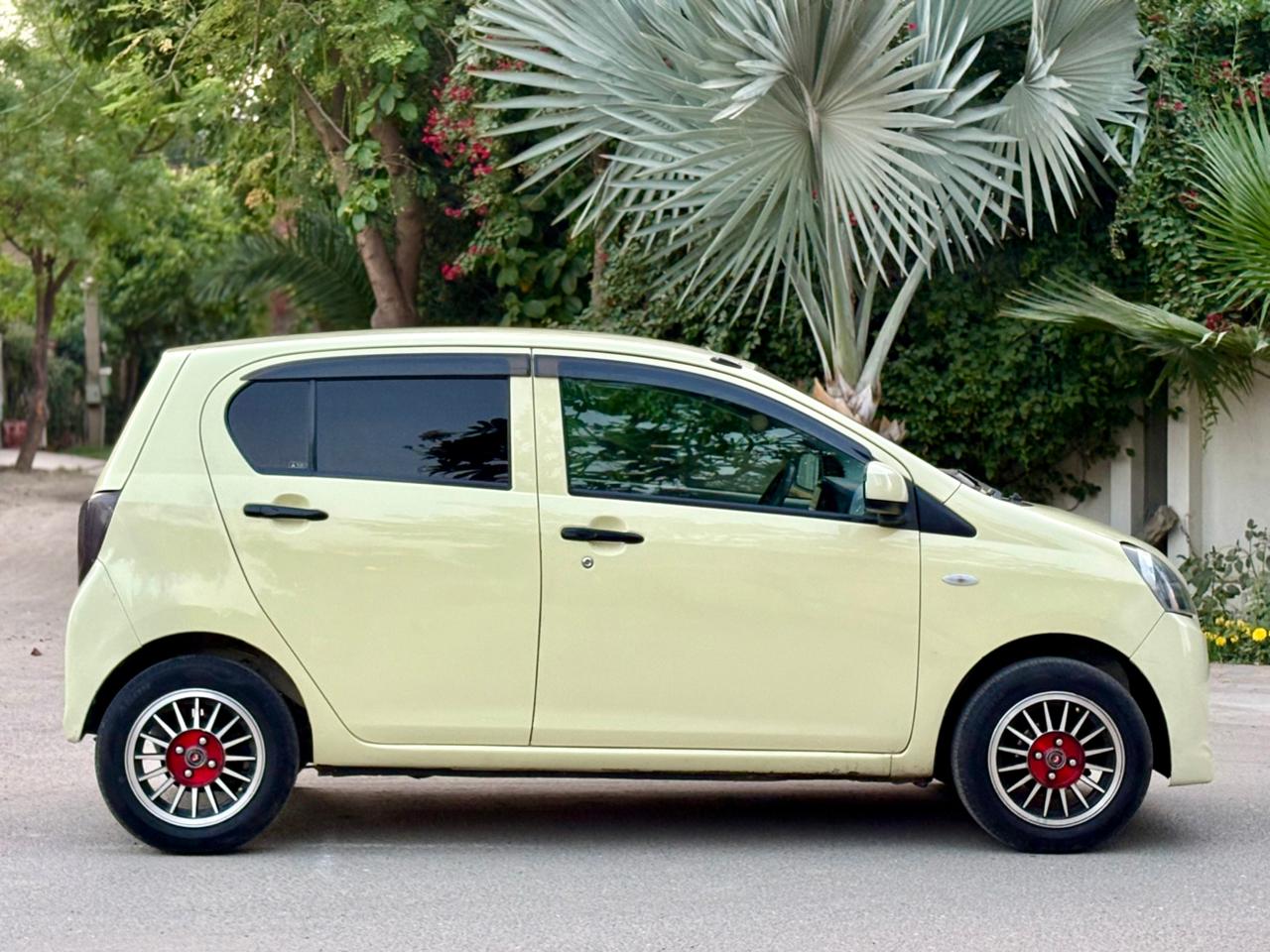 
								Daihatsu Mira 2012 full									