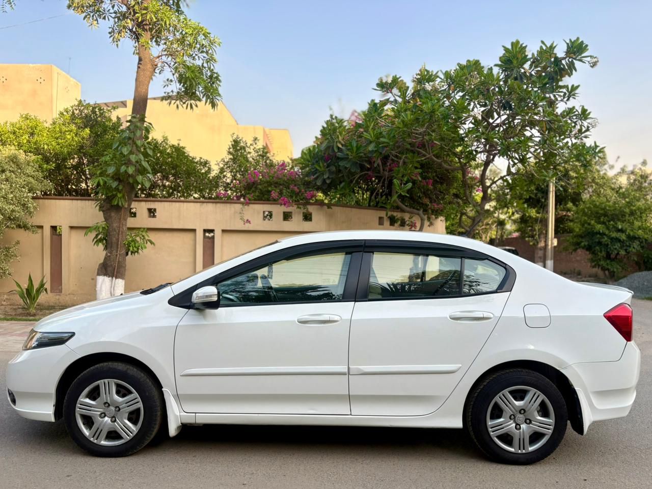 
								Honda City 1.3 Manual 2018 full									