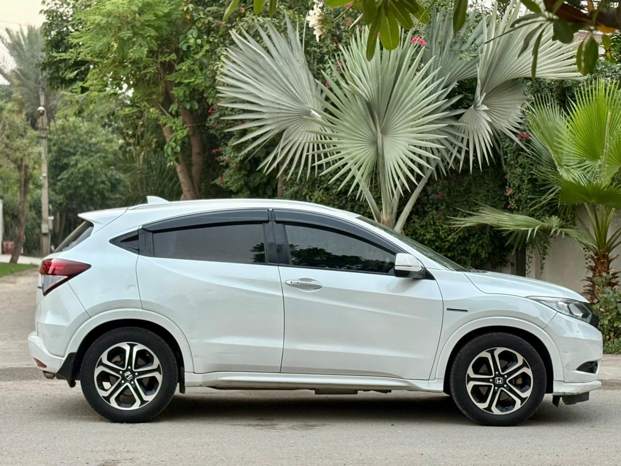
								Honda Vezel Z Sensing Package 2015 full									