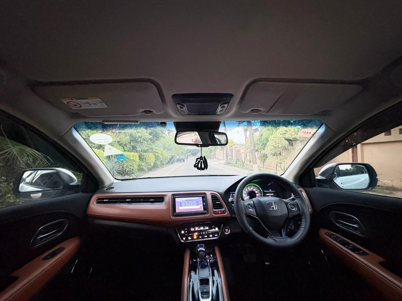 
								Honda Vezel Z Sensing Package 2015 full									