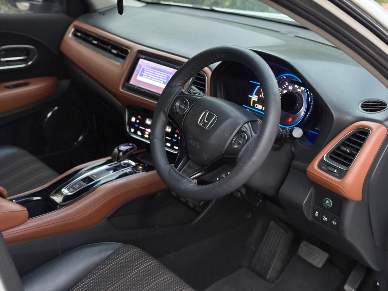 
								Honda Vezel Z Sensing Package 2015 full									