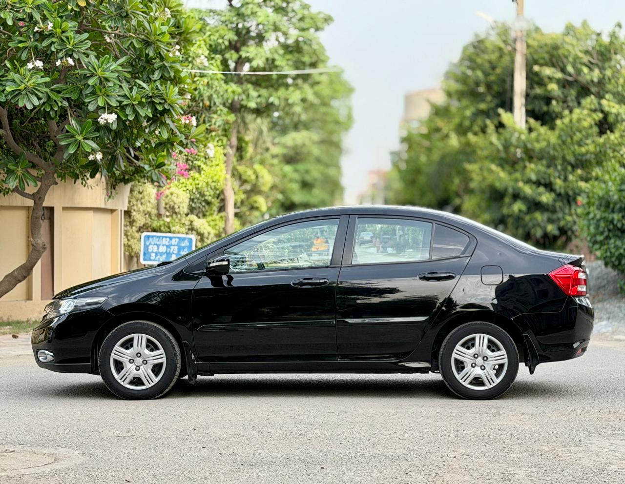 
								Honda City 1.3 Manual 2017 full									