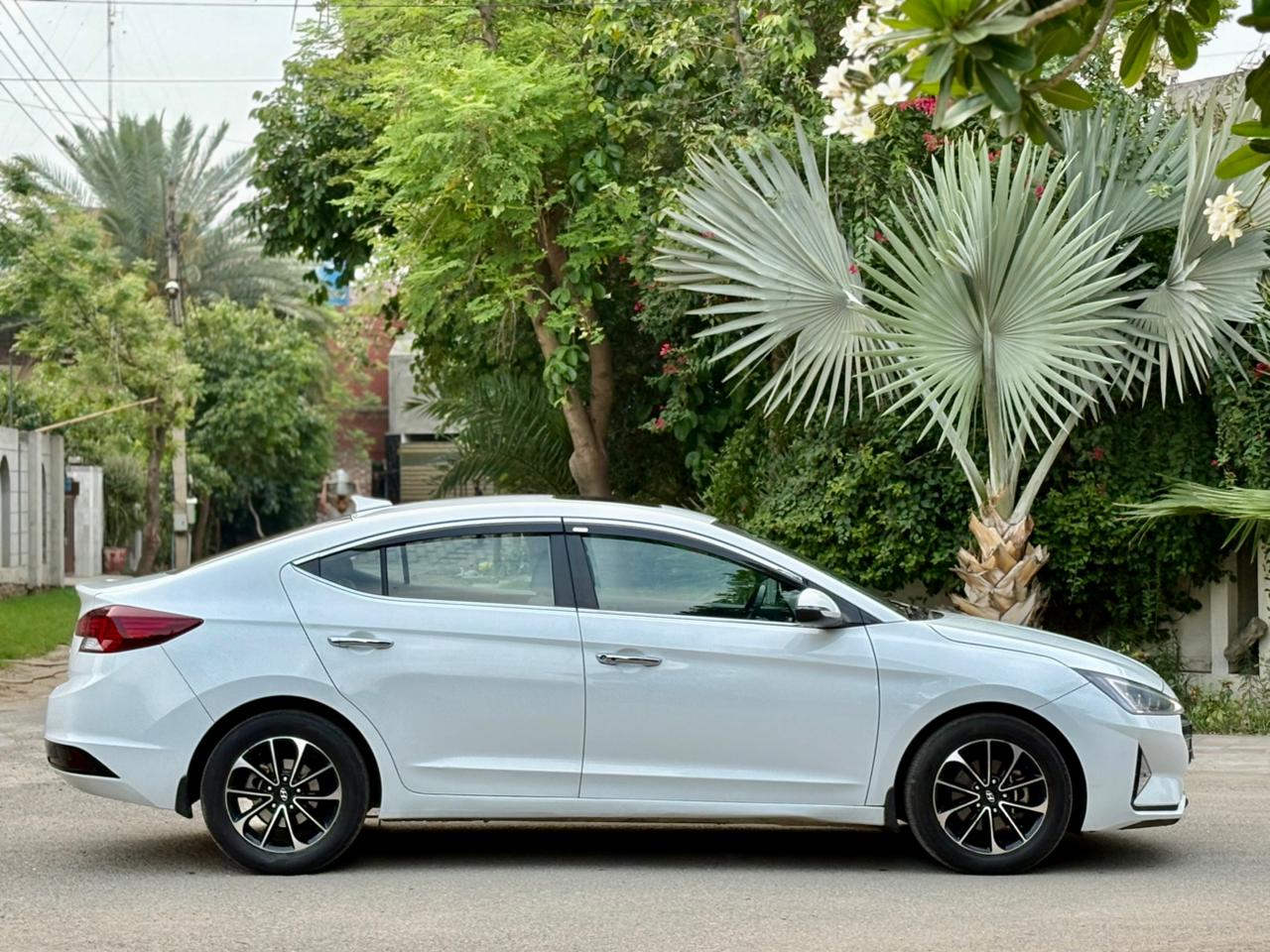 
								Hyundai Elantra GLS 2.0 2021 full									