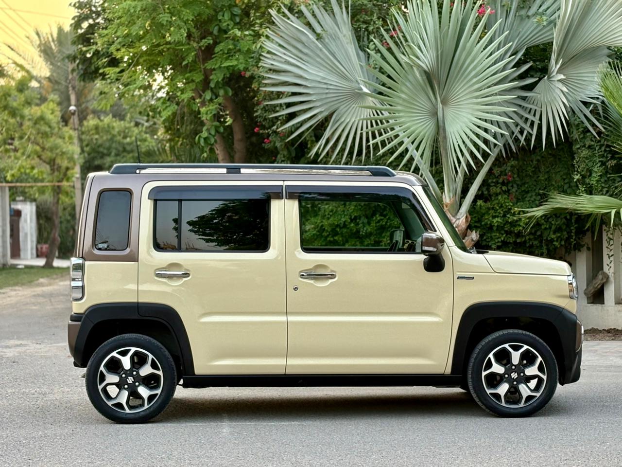 
								Suzuki Hustler Hybrid 2022 full									
