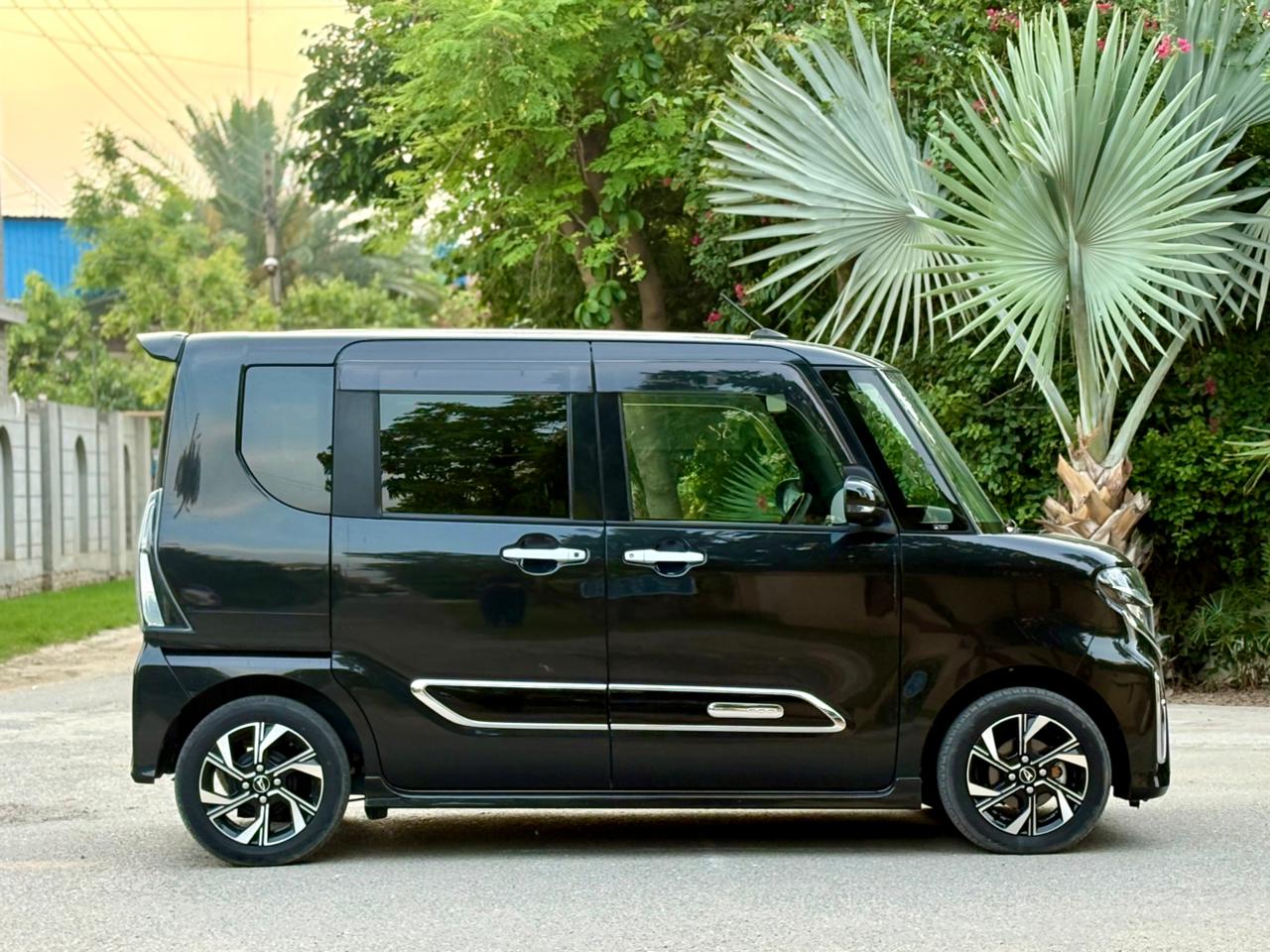 
								Daihatsu Tanto 2022 full									